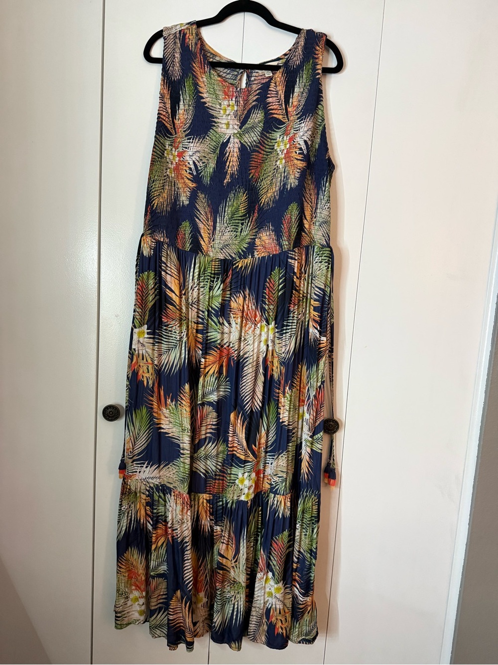 *IT HAS POCKETS!* Sleeveless Navy Tropical Print Maxi Dress
